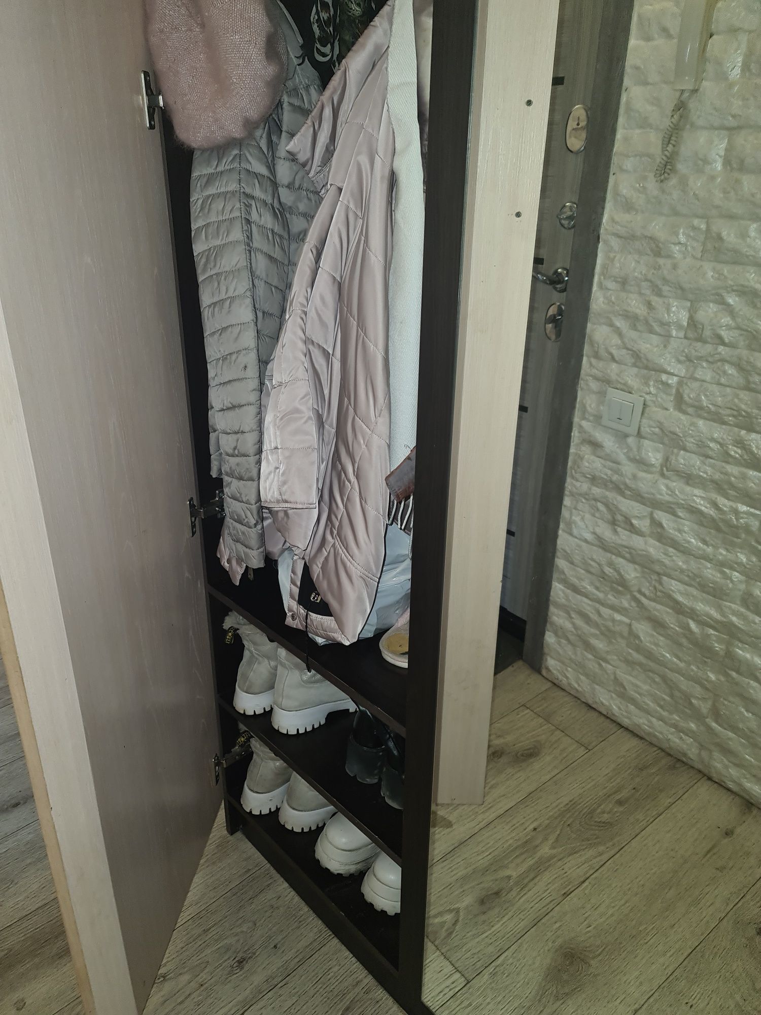 Продаю шкаф до потолка
