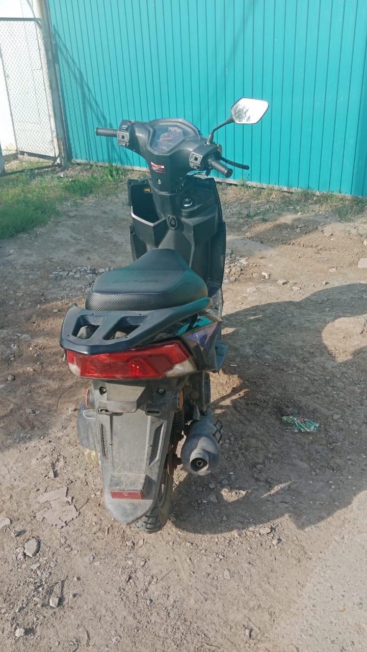Продавца скутер м9