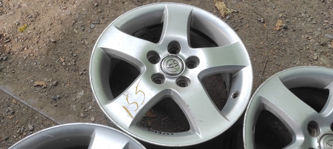 Комплект оригинальных дисков R16. Toyota Camry. .