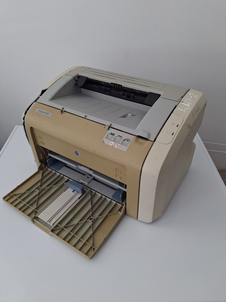 Принтер HP жасап тұр