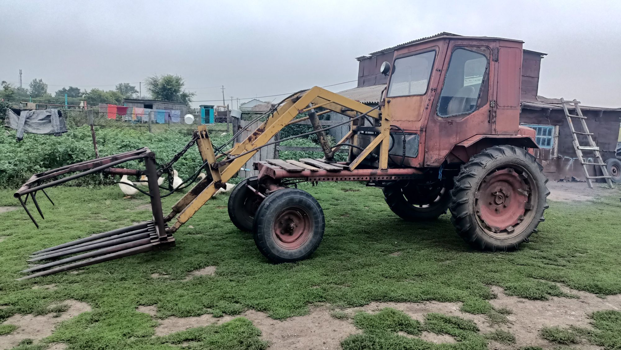 Продам трактор Т16
