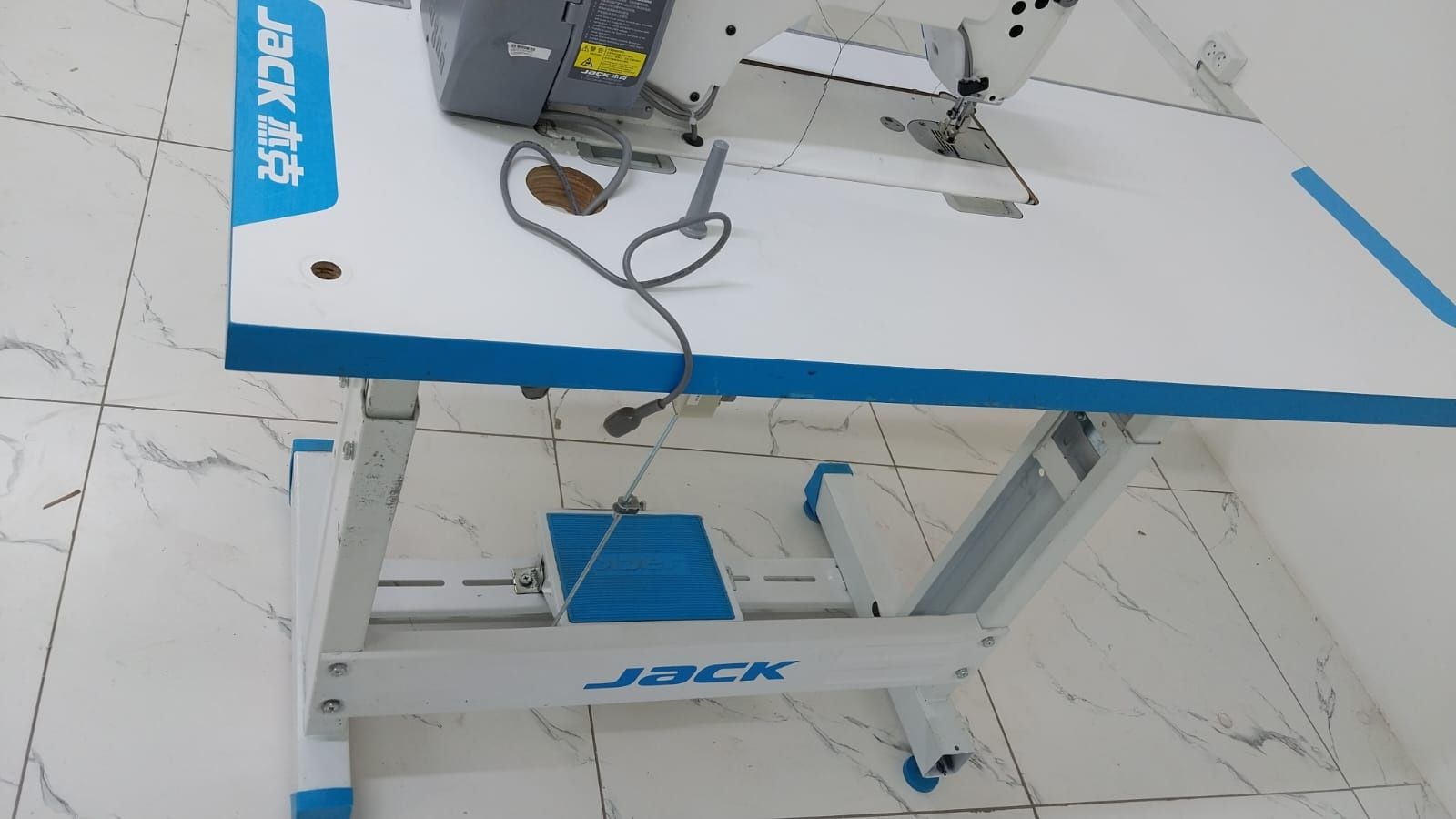 Продам швейную машинку автомат срочно Jakc A 4FD