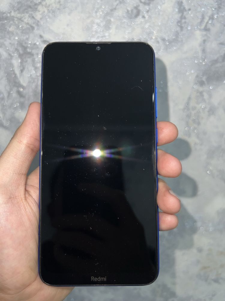 Смартфон Redmi 8A. Наушники Xiaomi Redmi Buds.