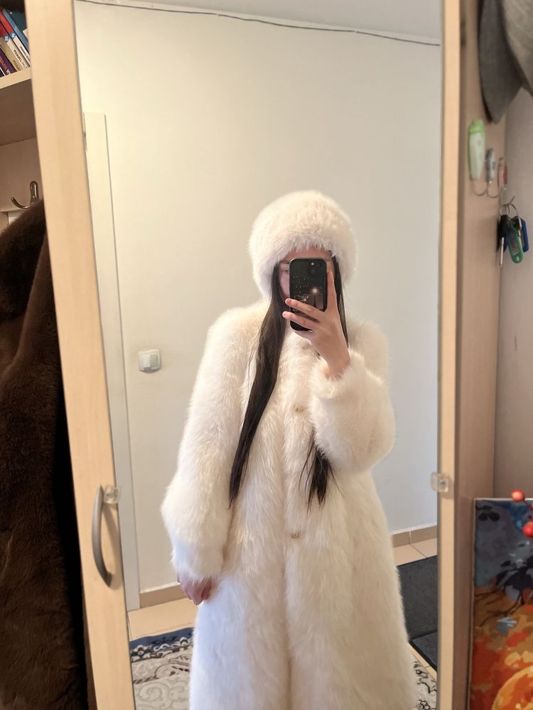 Шуба белый, дубленка черный кожный