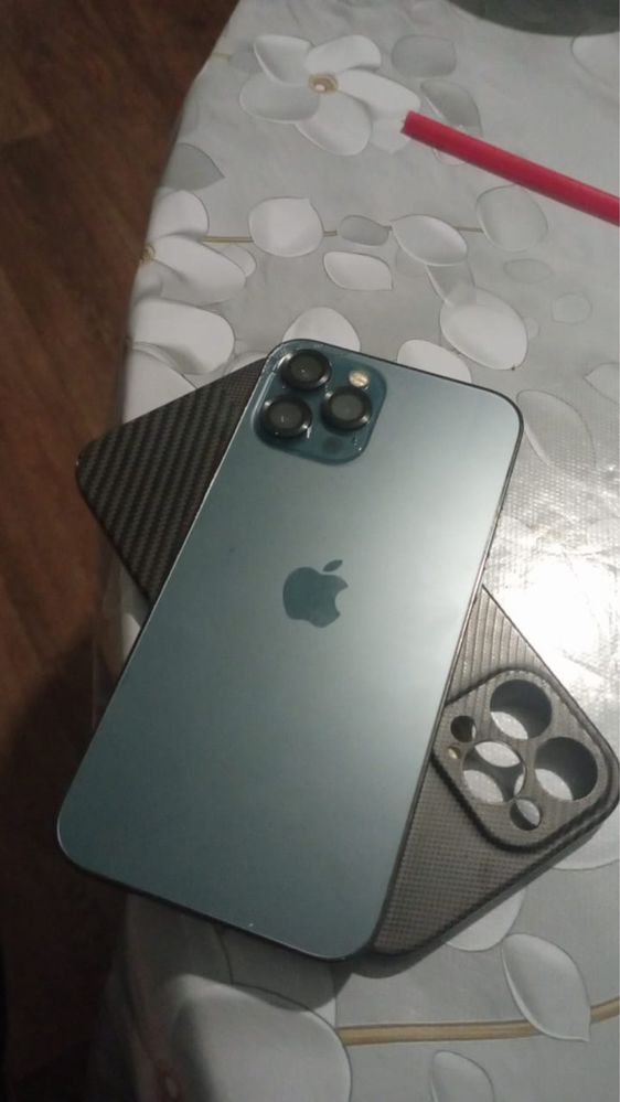 iphone 12 pro max продам