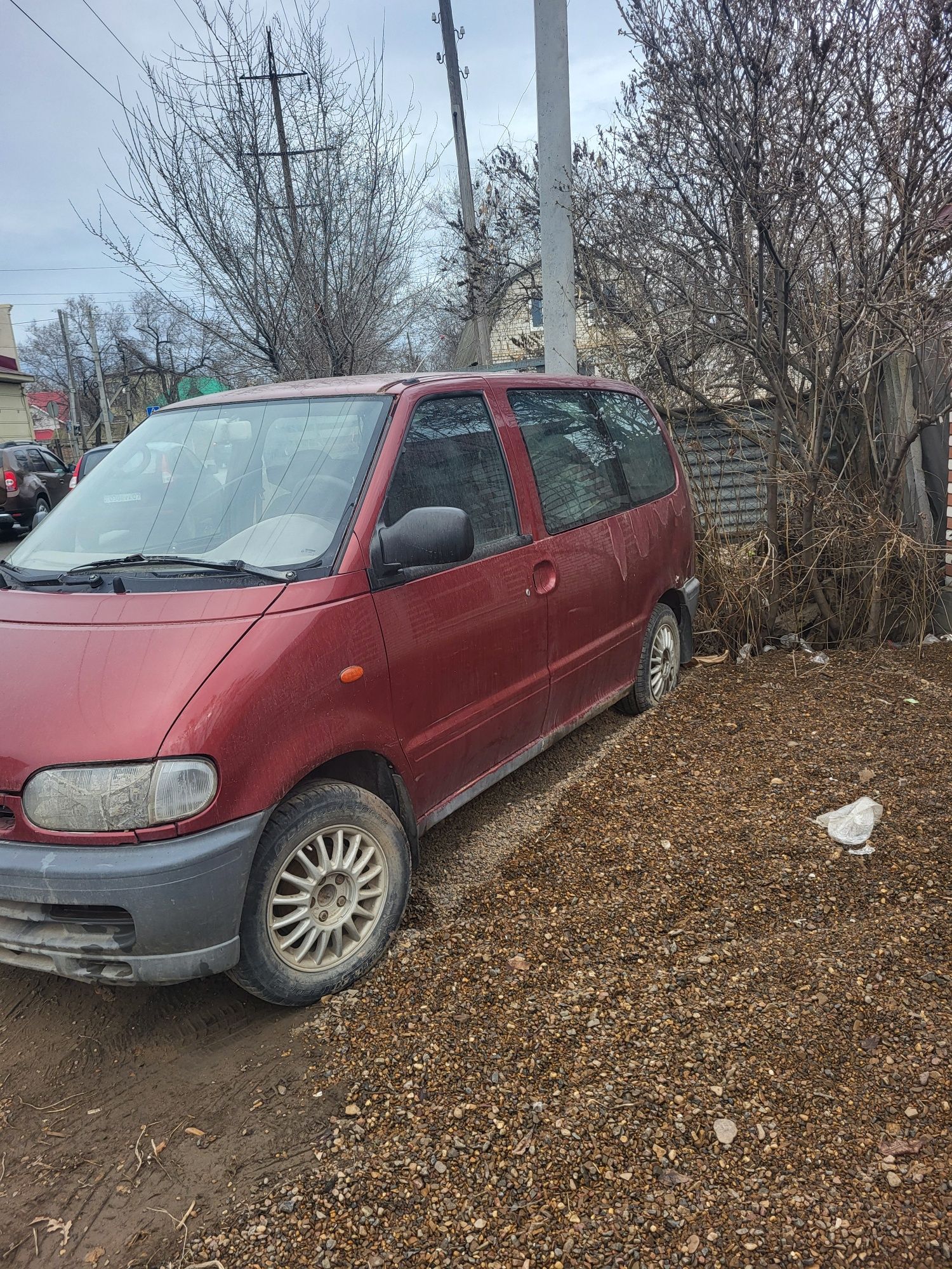 Продам нисан серена