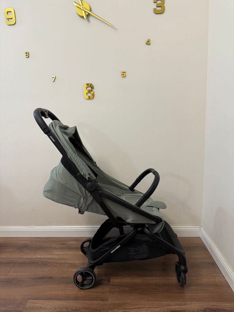 Продам легкую прогулочную коляску Easywalker Rockey S