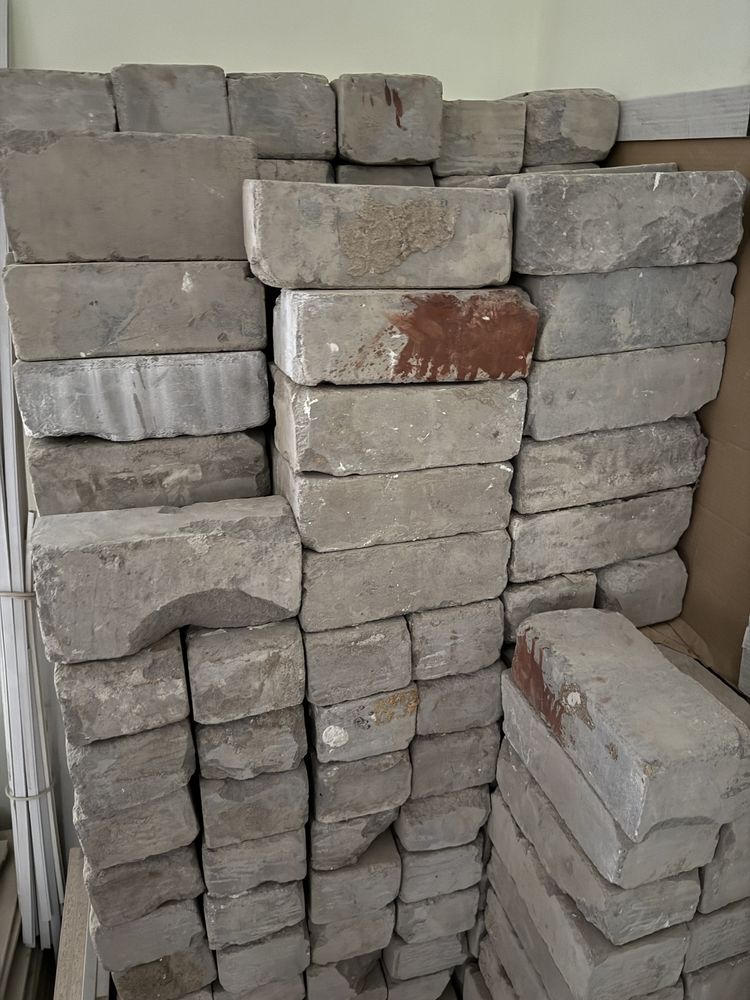 Продам кирпичи, в хорошем состоянии.