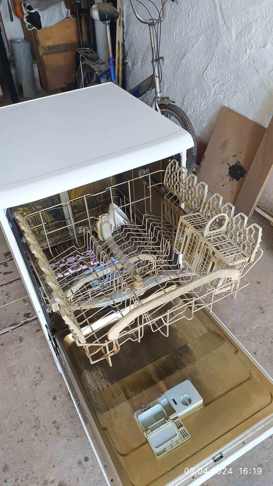 Посудомоечная машина Hotpoint-Ariston LDF1235 на запчасти