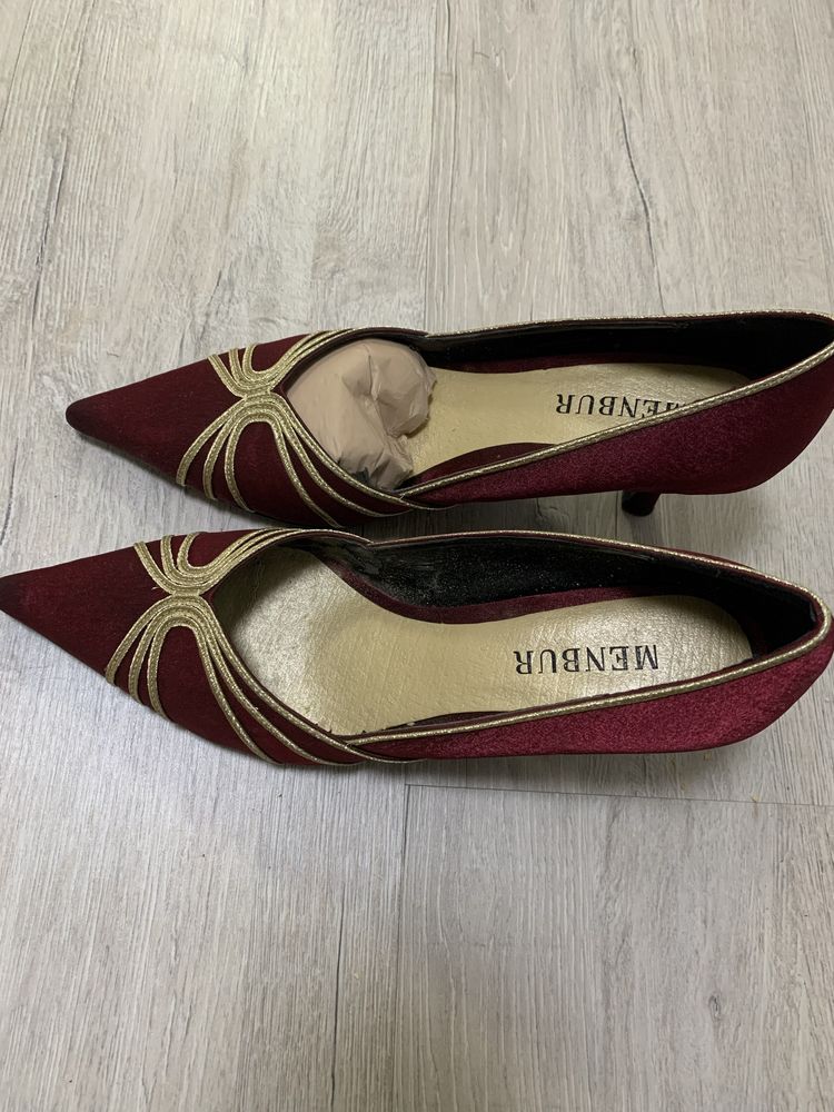 Продам женские туфли