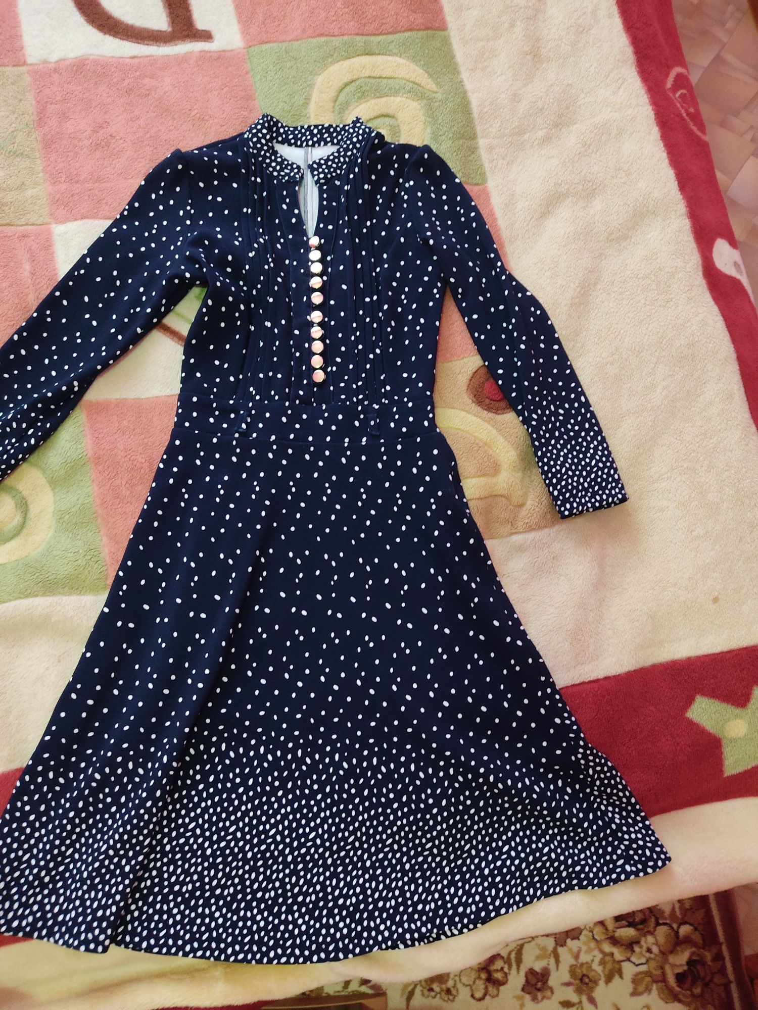 Продам платья джинсы