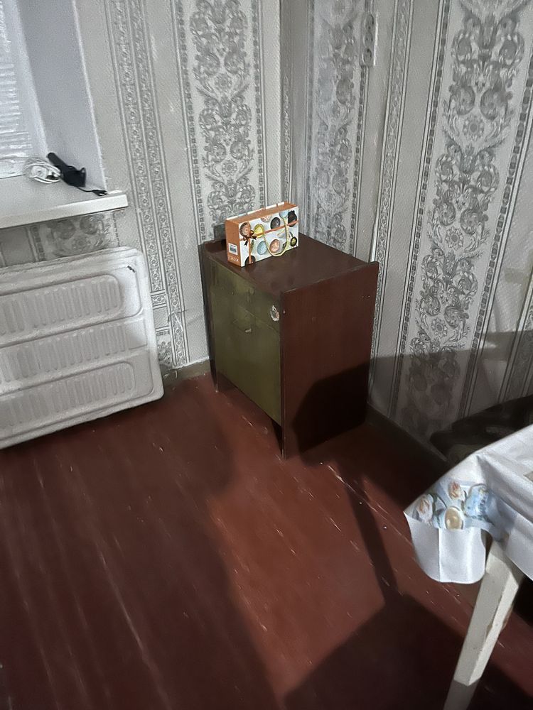 Шкаф, кровать бесплатно