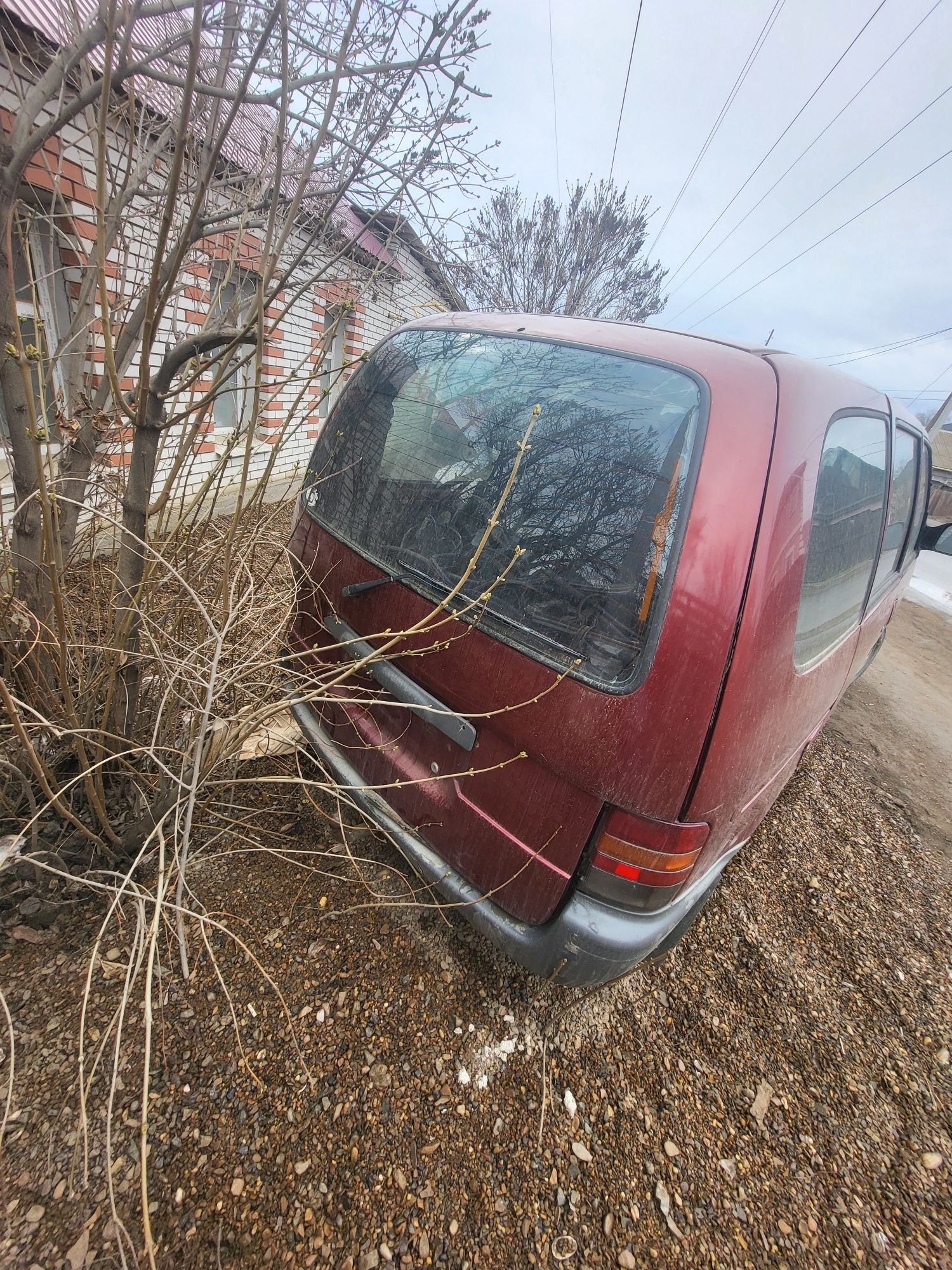 Продам нисан серена