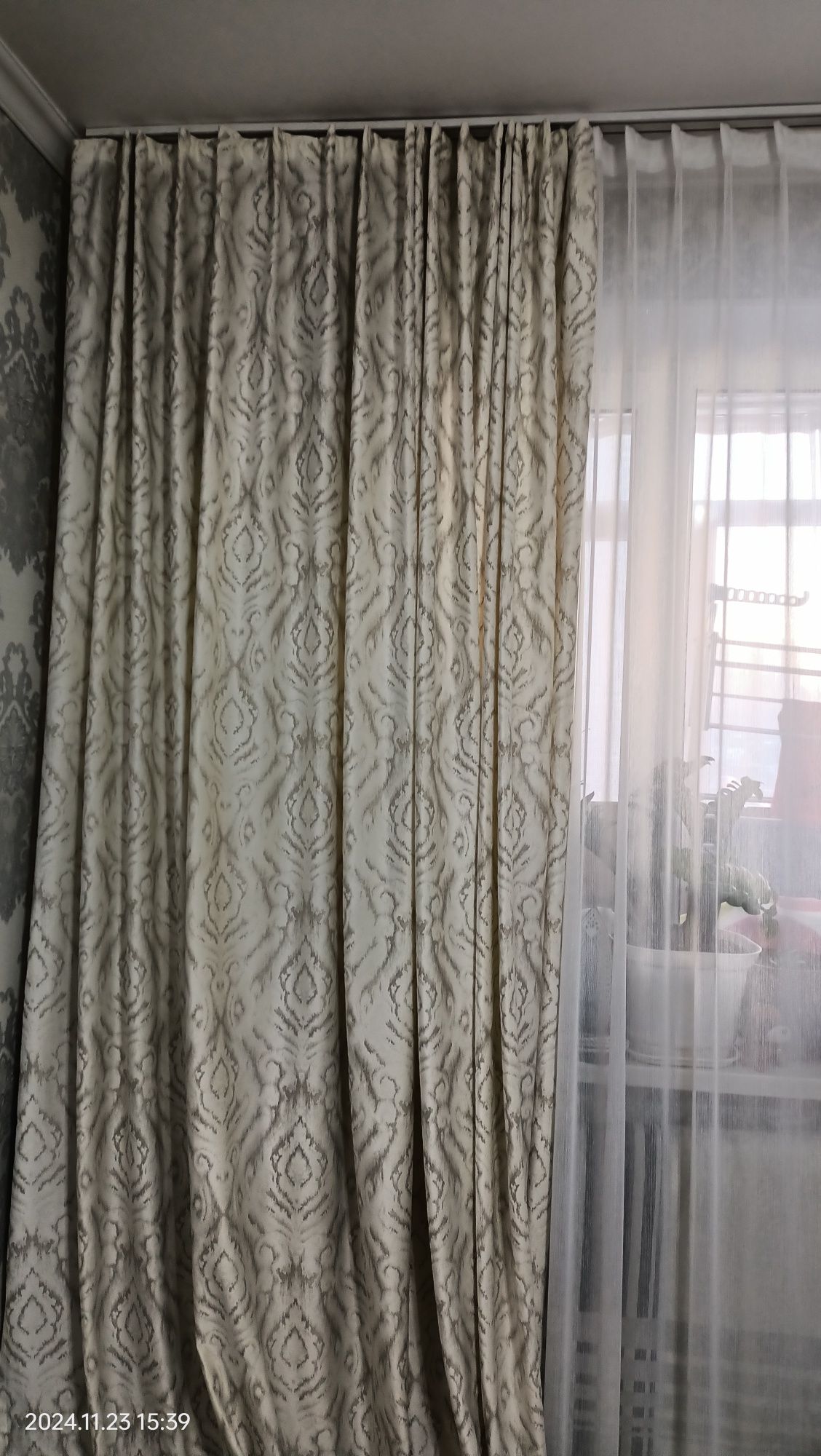 Продам шторы в комплекте с тюлью