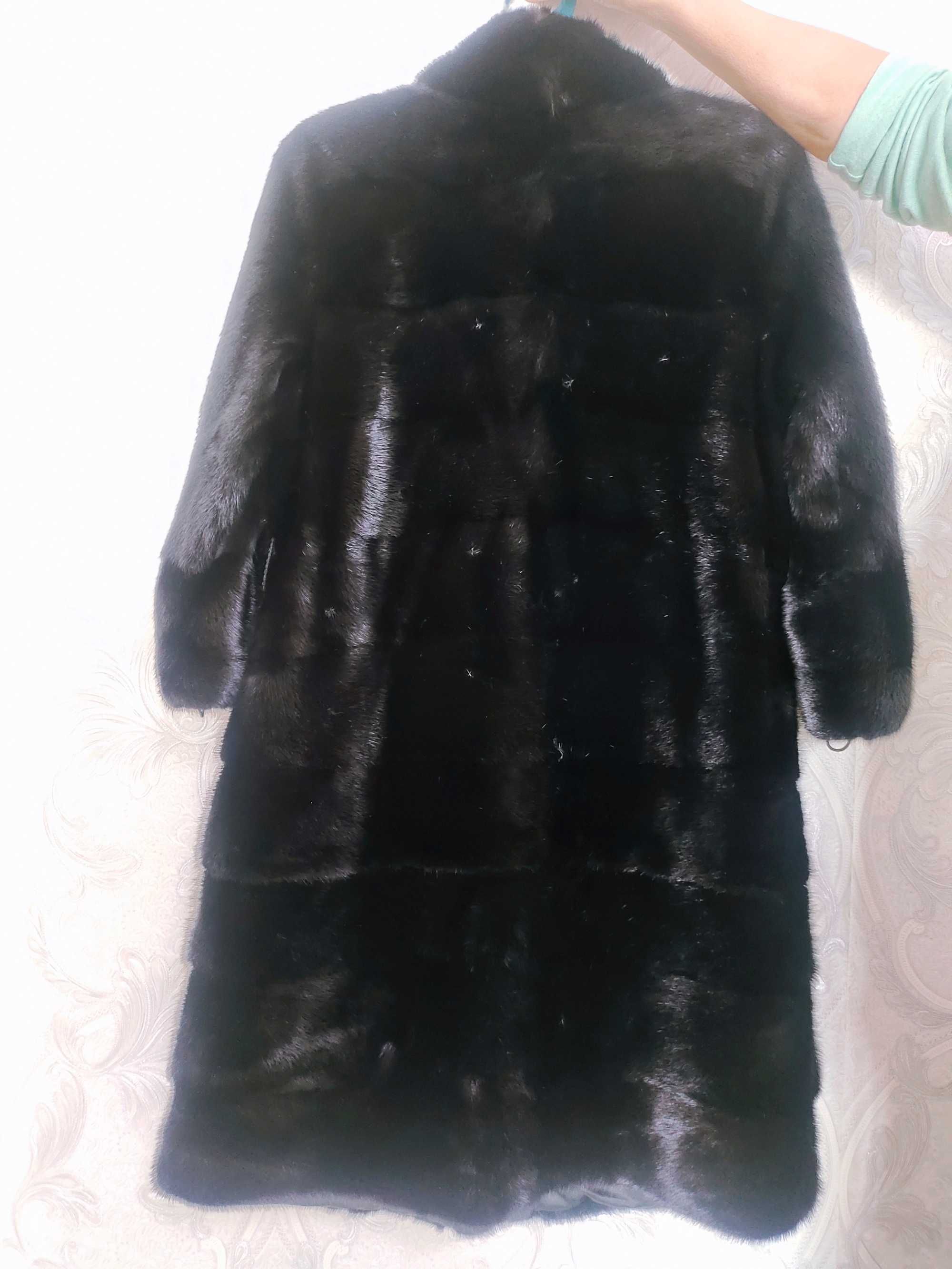 Продам натуральную шубу! Недорого! Отличного качества!