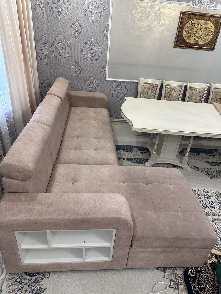 Диван угловой . б/у . В хорошем состоянии