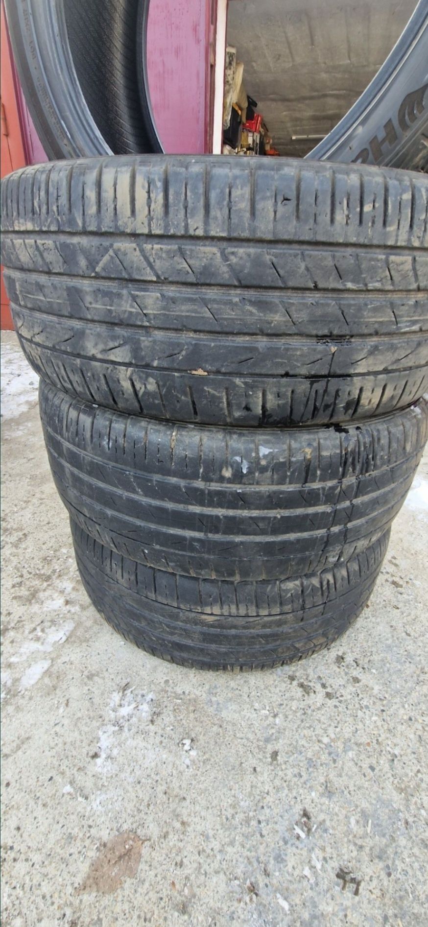 Продам комплект летних шин.
Hankook Ventus S1 Evo2 245/45 R19.
Стоимос