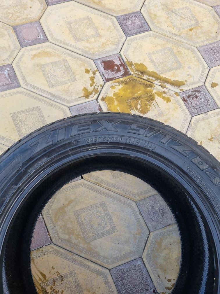 295/50 R20 Шины 2шт