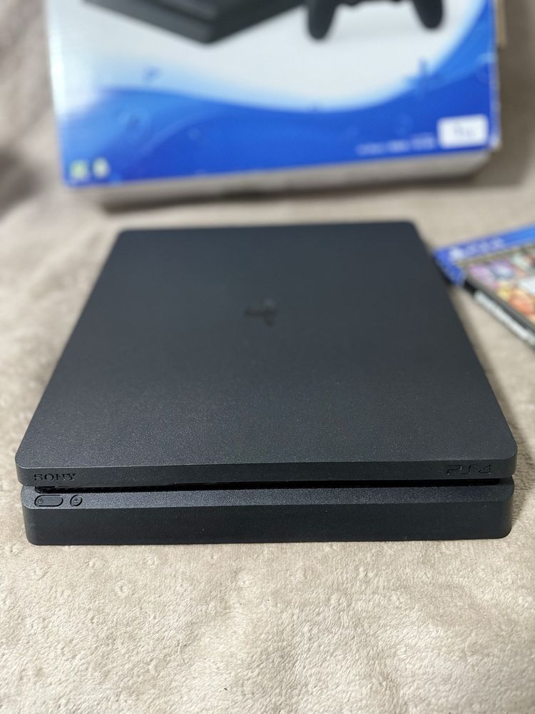 Продам PlayStation4 Slim