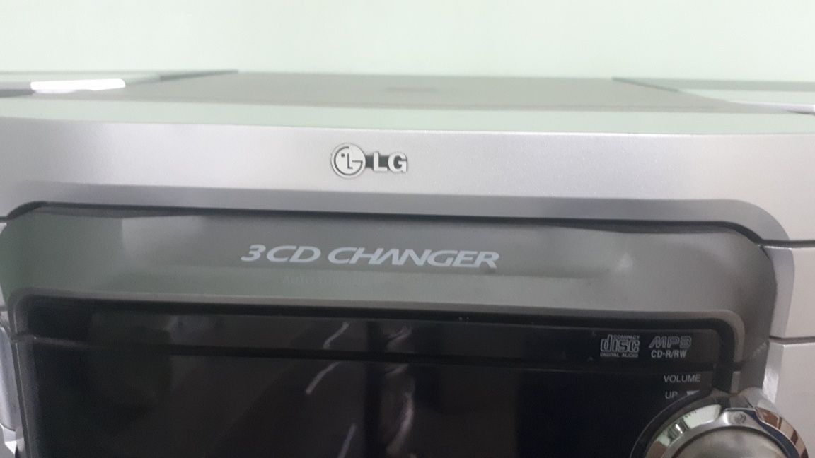 Продам музыкальный центр оригинал LG.