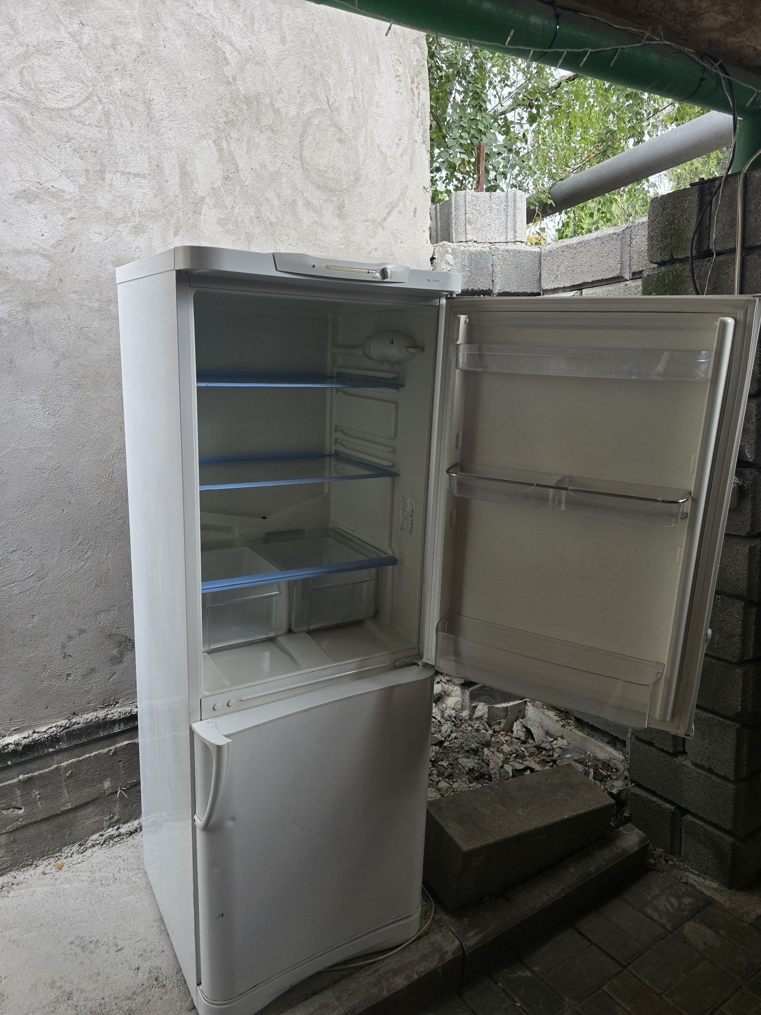 Продам холодильник на запчасти