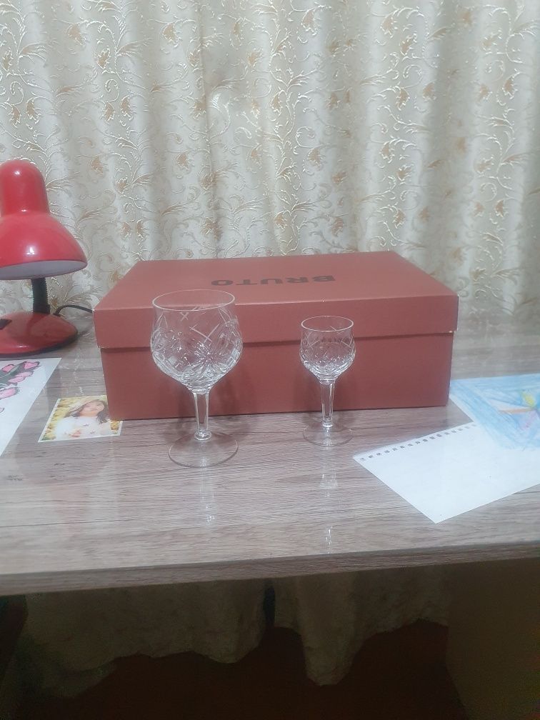 Хрустальные фужеры. Большие и маленькие.