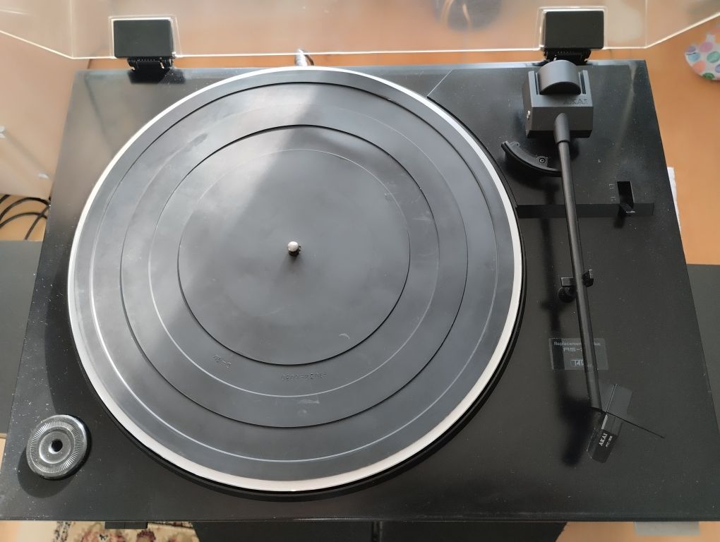 Стойка AKAI, тюнер усилитель дека проигрыватель и акустические системы