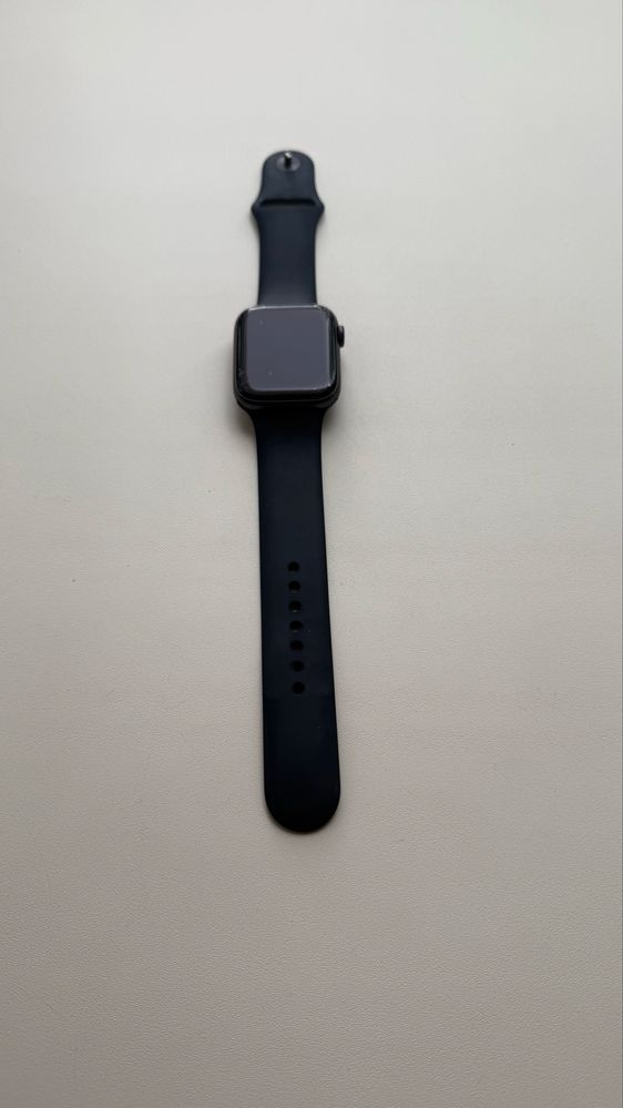 Apple Watch SE 44 мм черный