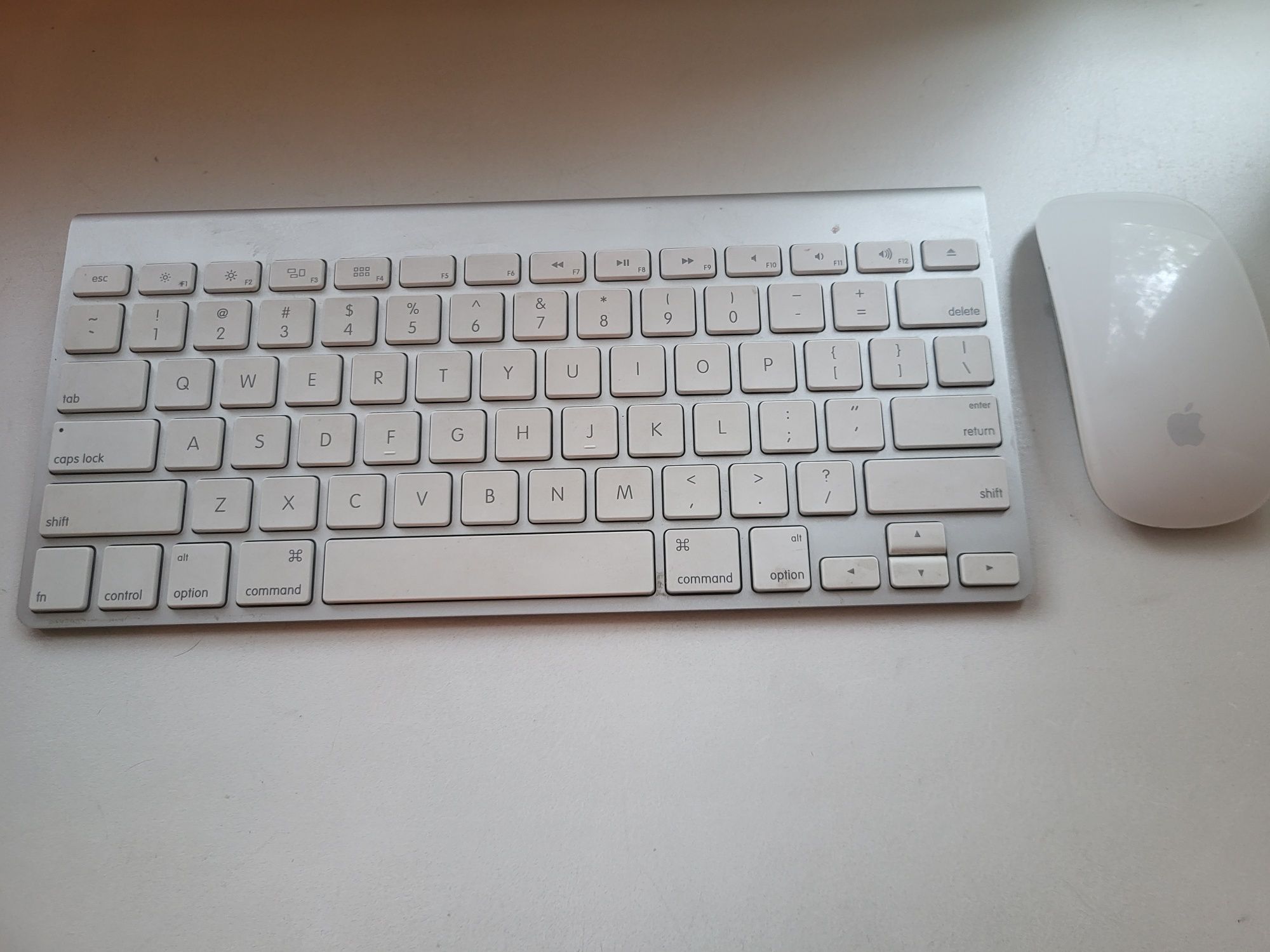 Клавиатура и мышка Apple