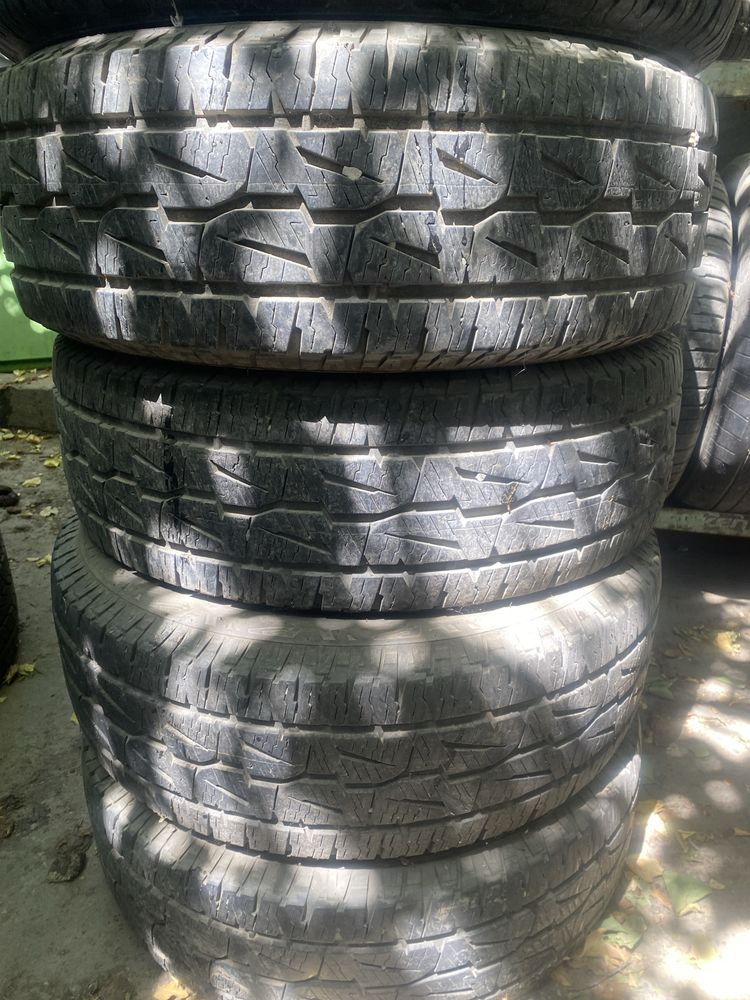 Шины Bridgestone A/T 265/65R17-4штук