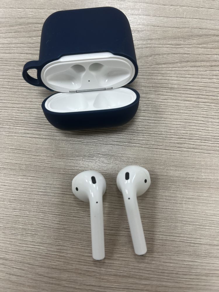 Продам оригинальные наушники AirPods 2