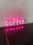 Неоновая вывеска coffee