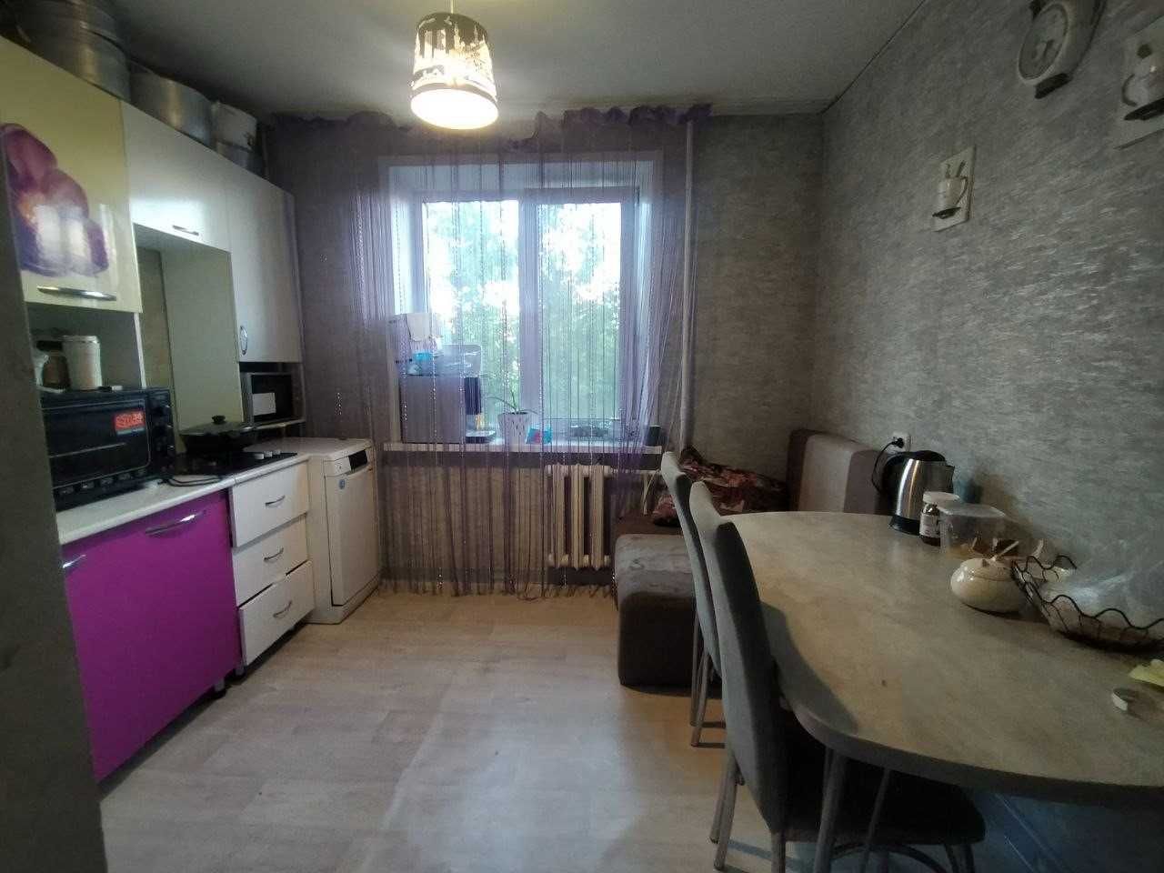 Продажа двухкомнатной квартиры в 19 м/р-не в доме 1993 г.п.