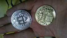 сувенирная монета BITCOIN.