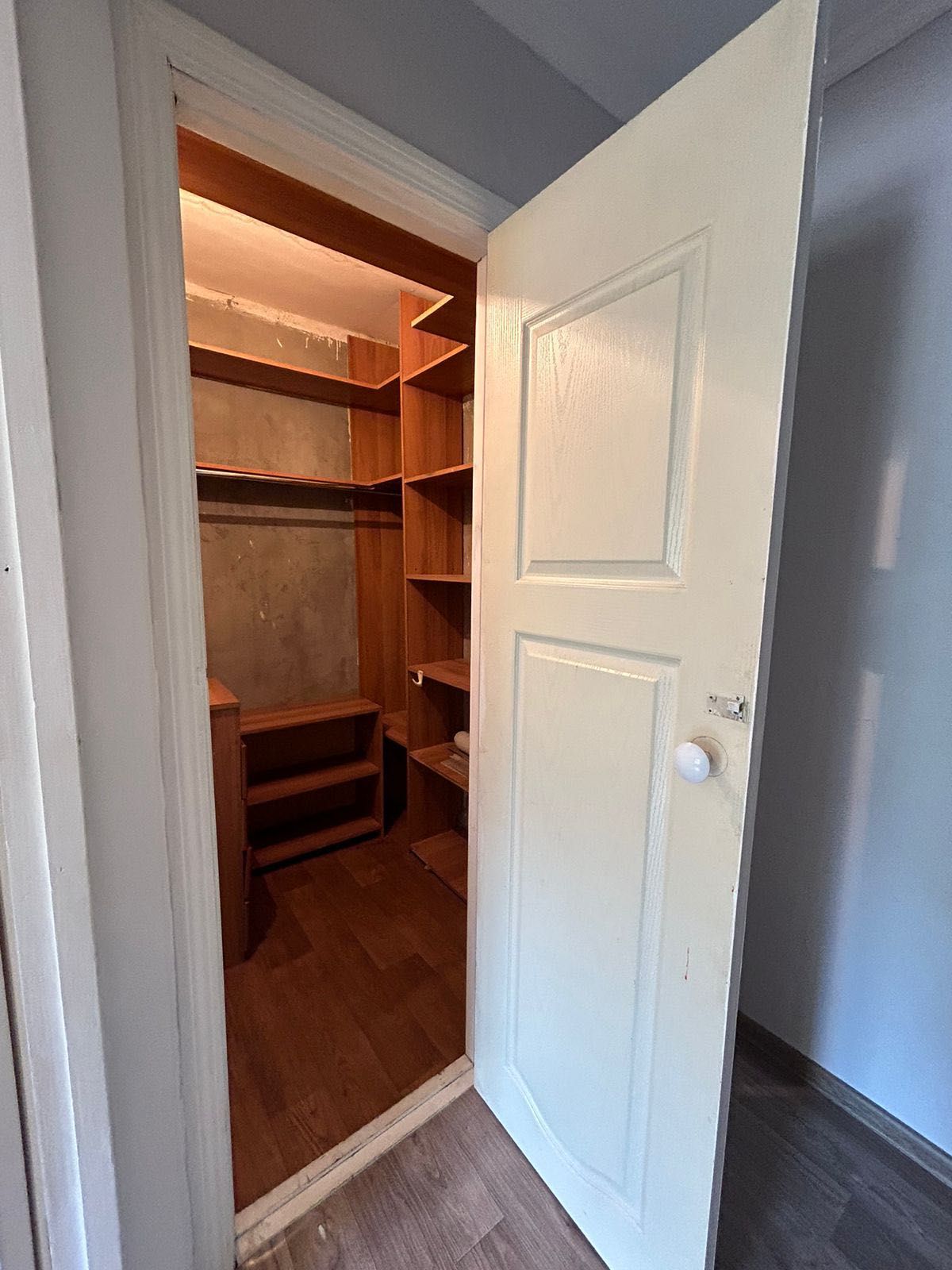 Продам квартиру трехкомнатную