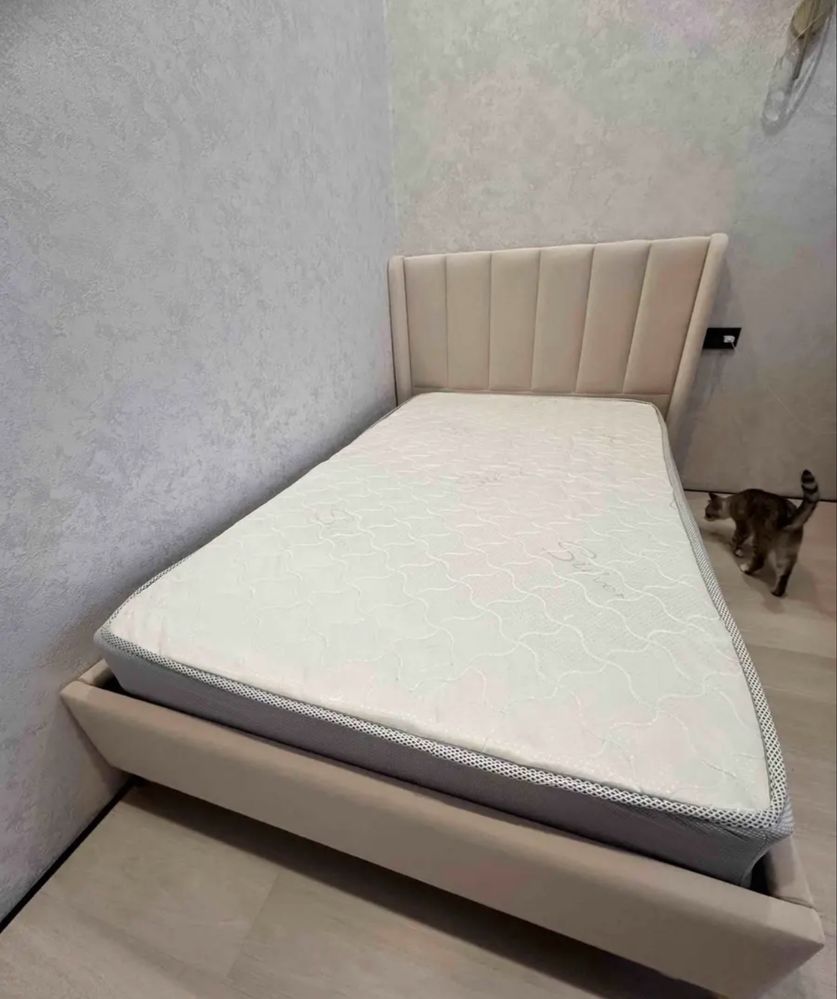 Кровать с матрасом 120*200