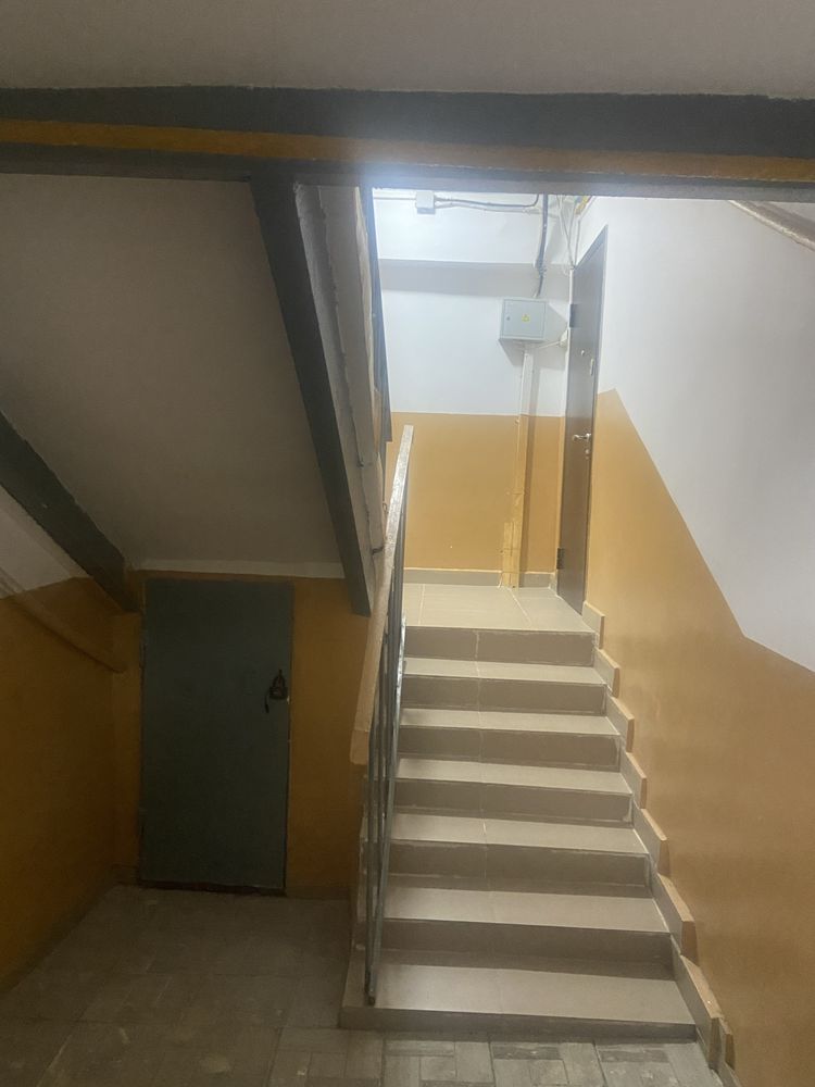 Продам квартиру 3х комнатную азаттык 42а