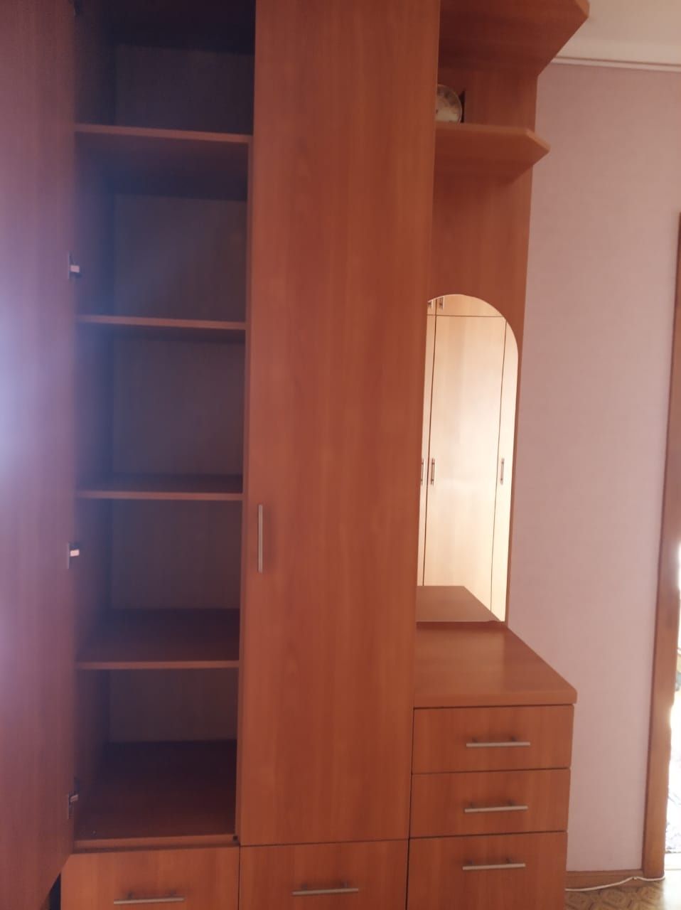 Продам шкаф в прихожую