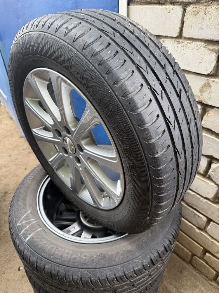Продам диски с шинами для легкового авто