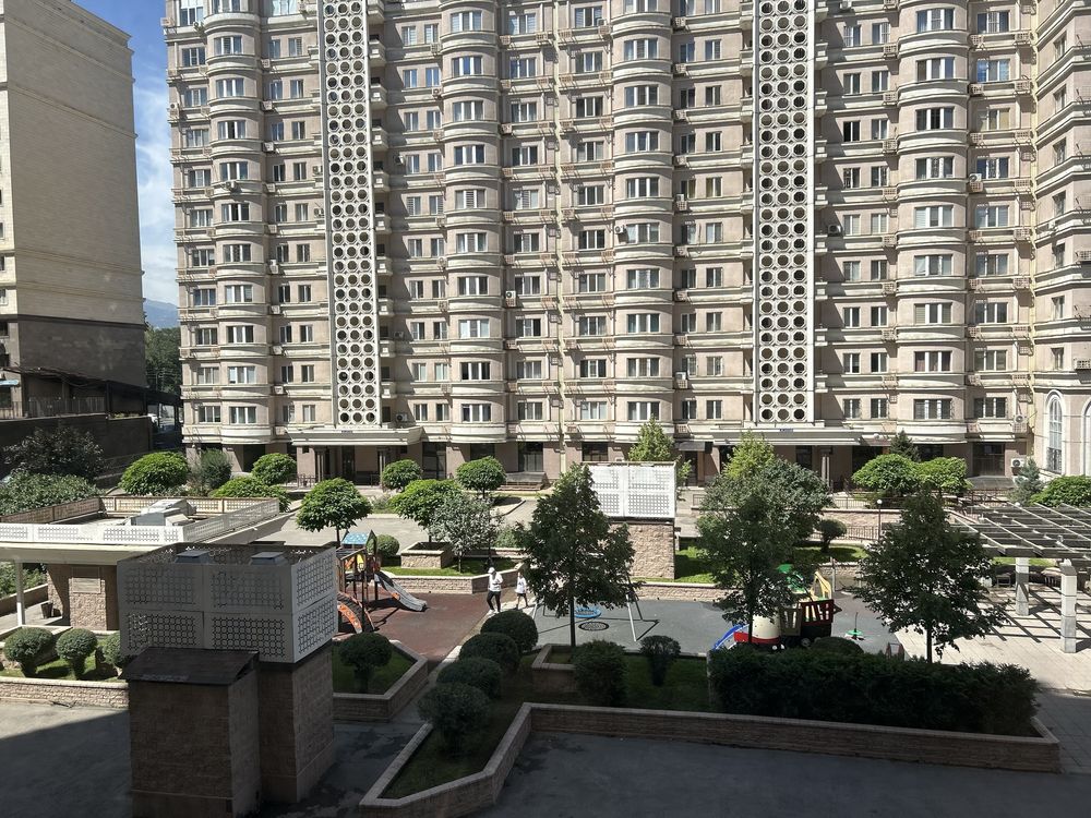 Продаётся трёхкомнатная квартира в ЖК “Шахристан”