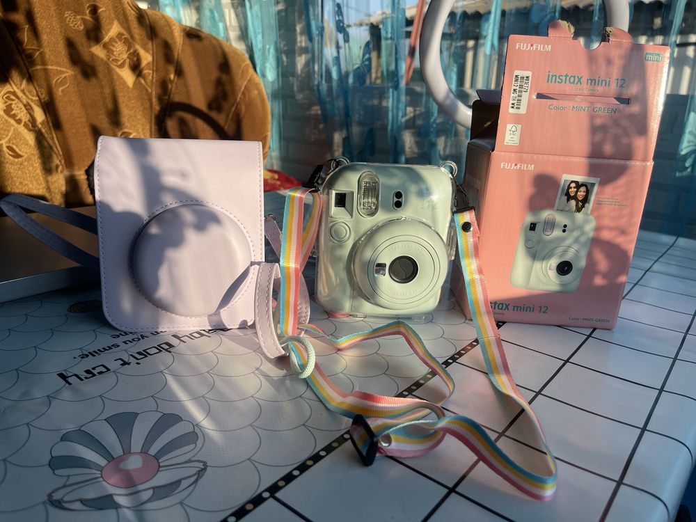 Продам палароид instax mini 12