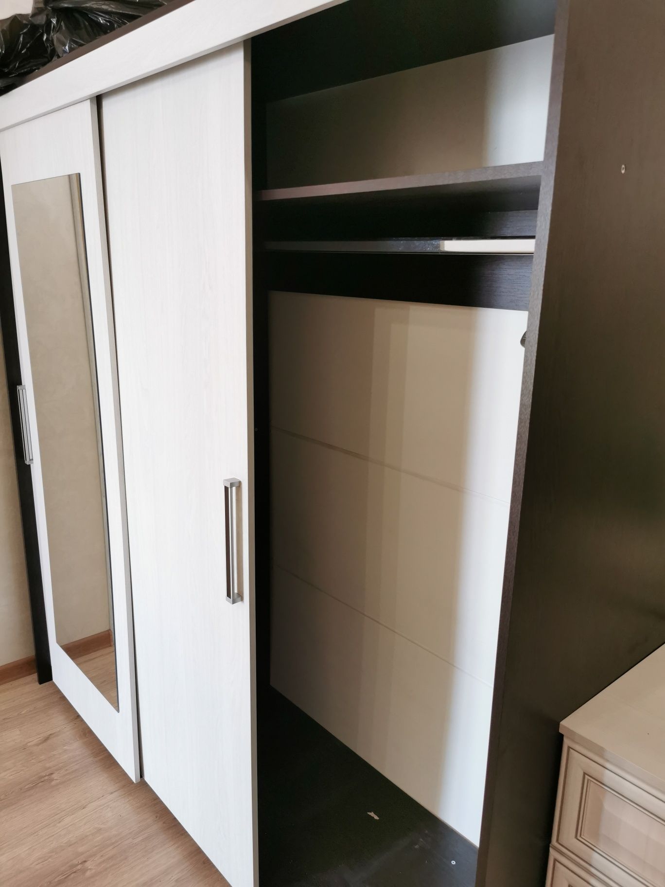 Продам шкаф-купе в хорошем состоянии
