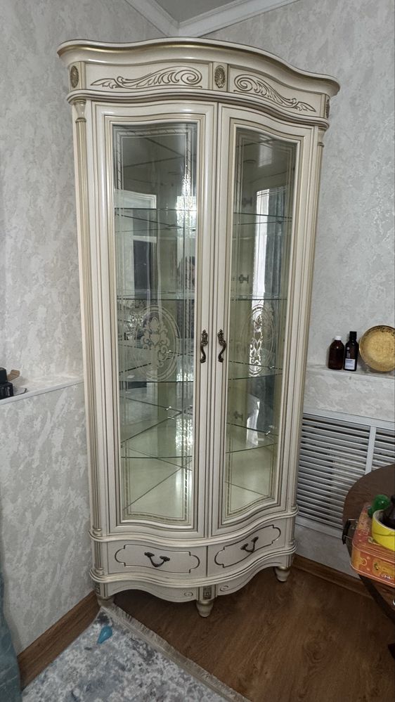 Продается шкаф доя гостиной