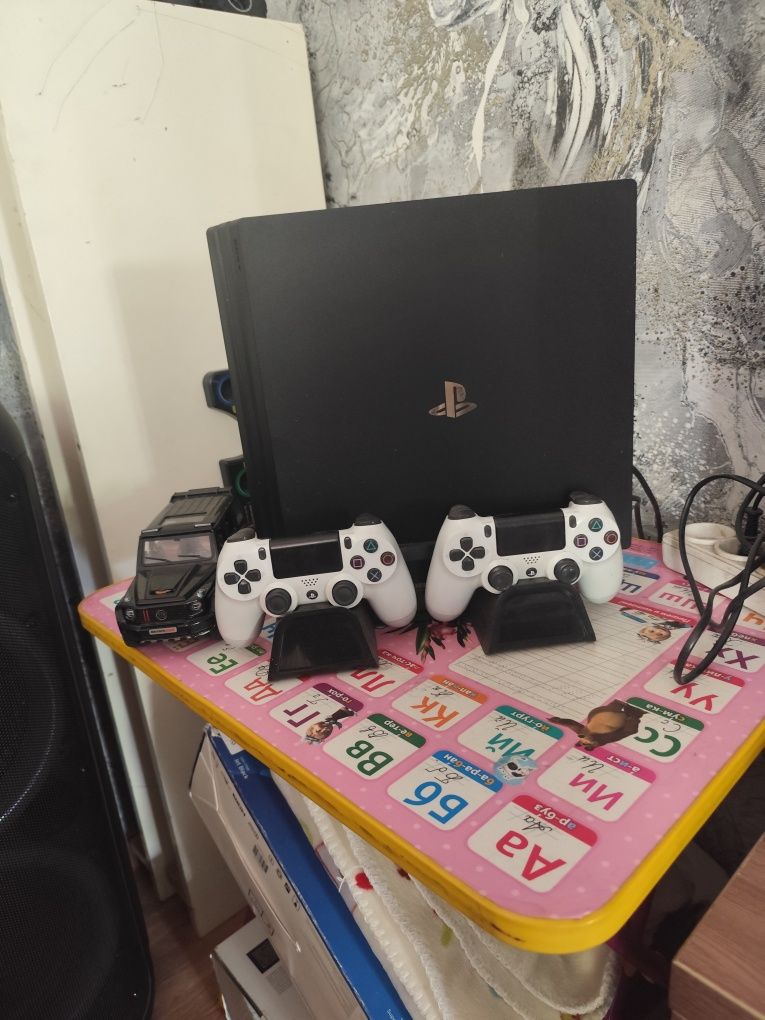 Ps4 Pro 1TB продам