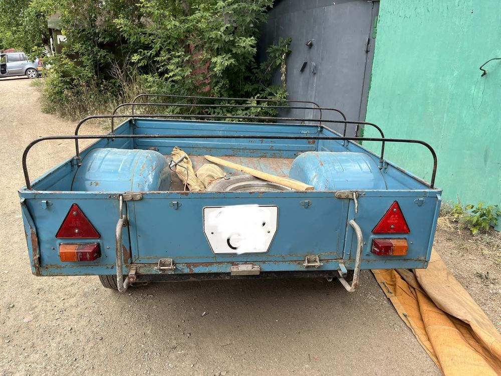 Прицеп легковой (заводская модель, не самоделка)