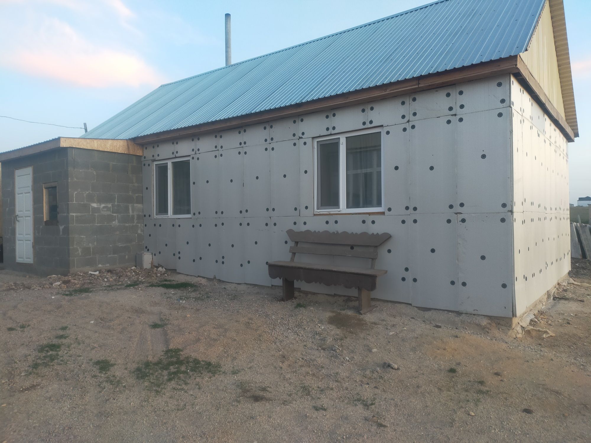 Дом 4 комнатный 140 кв и 2 комнатный 60 кв  на одном участке