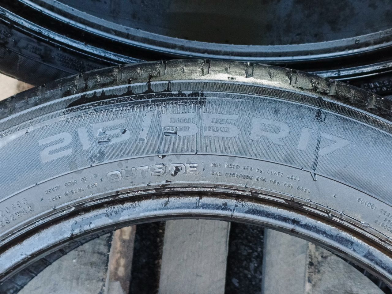 Шины безкамерки комплект 4 шт размер 215/55 R17