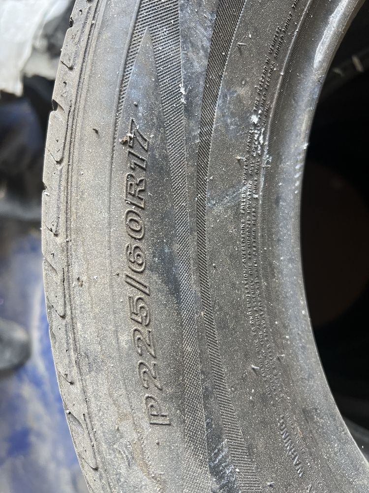 Продам шины на R17