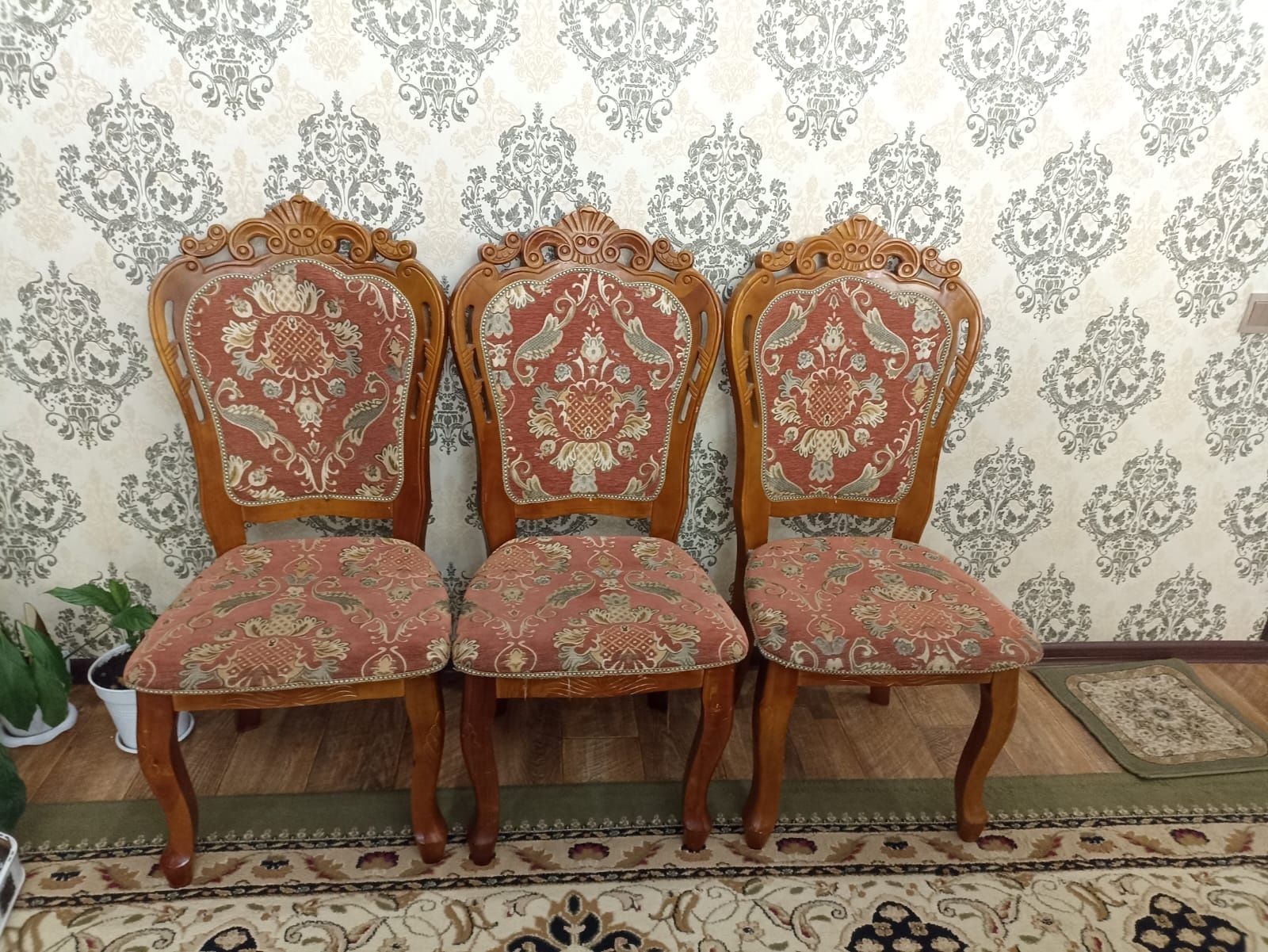Продается стол со стульями
