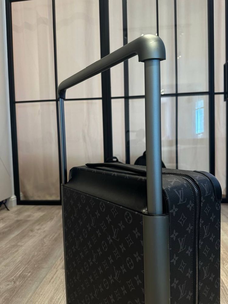 Louis Vuitton чемодан